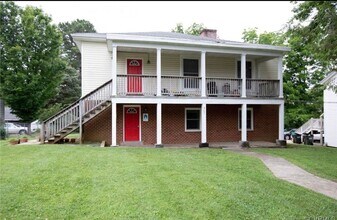 Building Photo - 407 E 2nd St