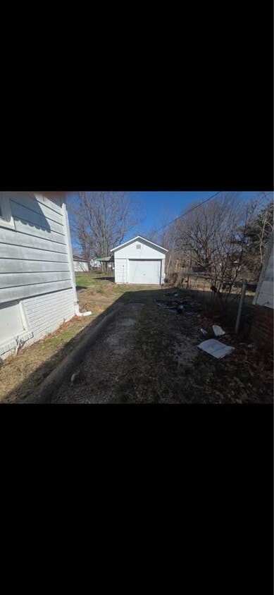 Building Photo - 1390 N Huron St