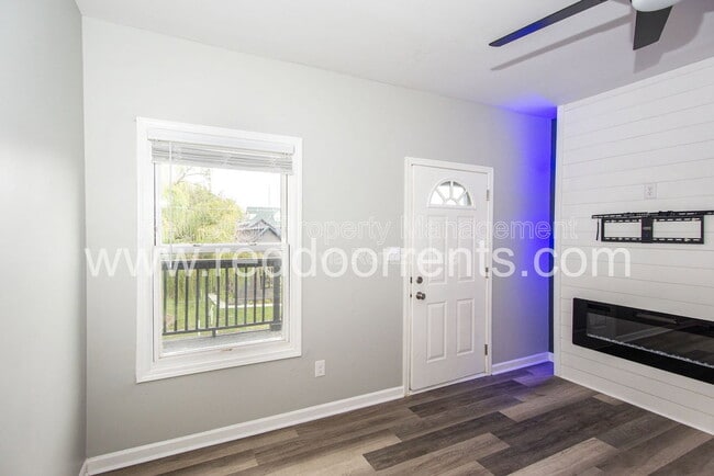 Foto del edificio - 1329 E Market St