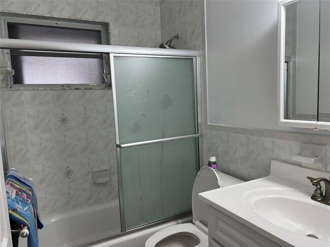 Building Photo - 7400 SW 37th Ct