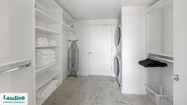 Building Photo - 707 S Farmer Ave