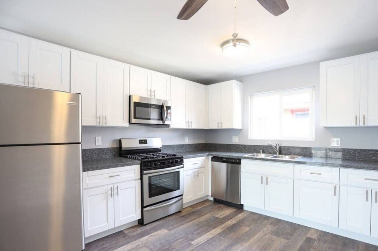 Primary Photo - Updated 2 Bed 1 Bath Near SDSU