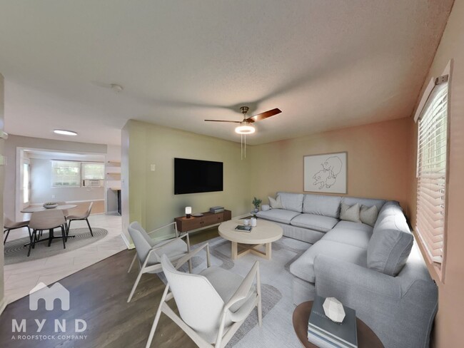 Building Photo - 121 Nicklaus Dr