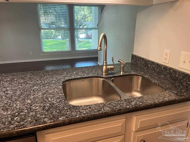 Foto del edificio - 3317 Kingswood Ct
