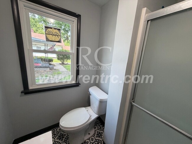 Building Photo - 1212 Robinson-