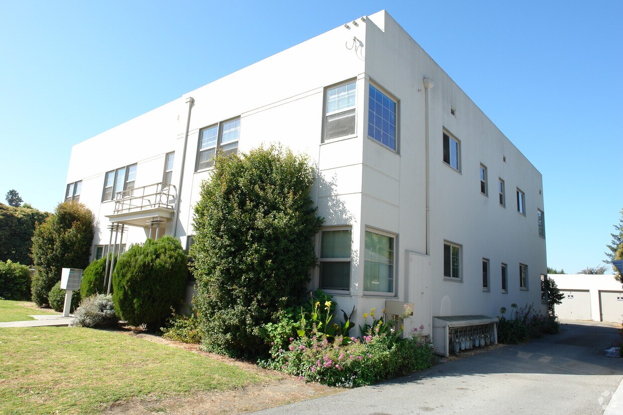 Primary Photo - 422 Church St