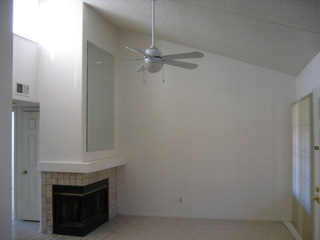 Building Photo - Upper Condo in Heart of North Park