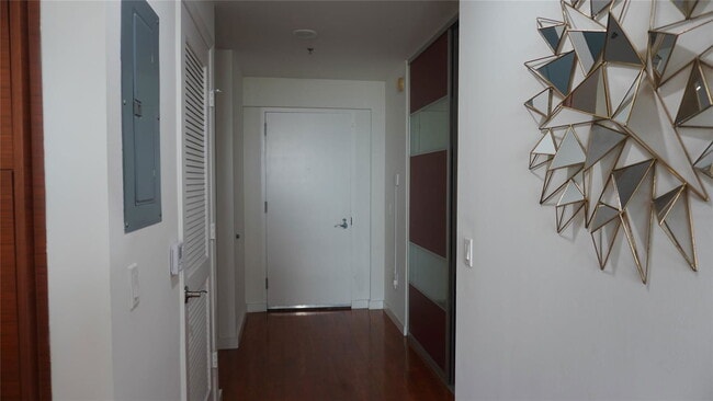 Building Photo - 2681 N Flamingo Rd