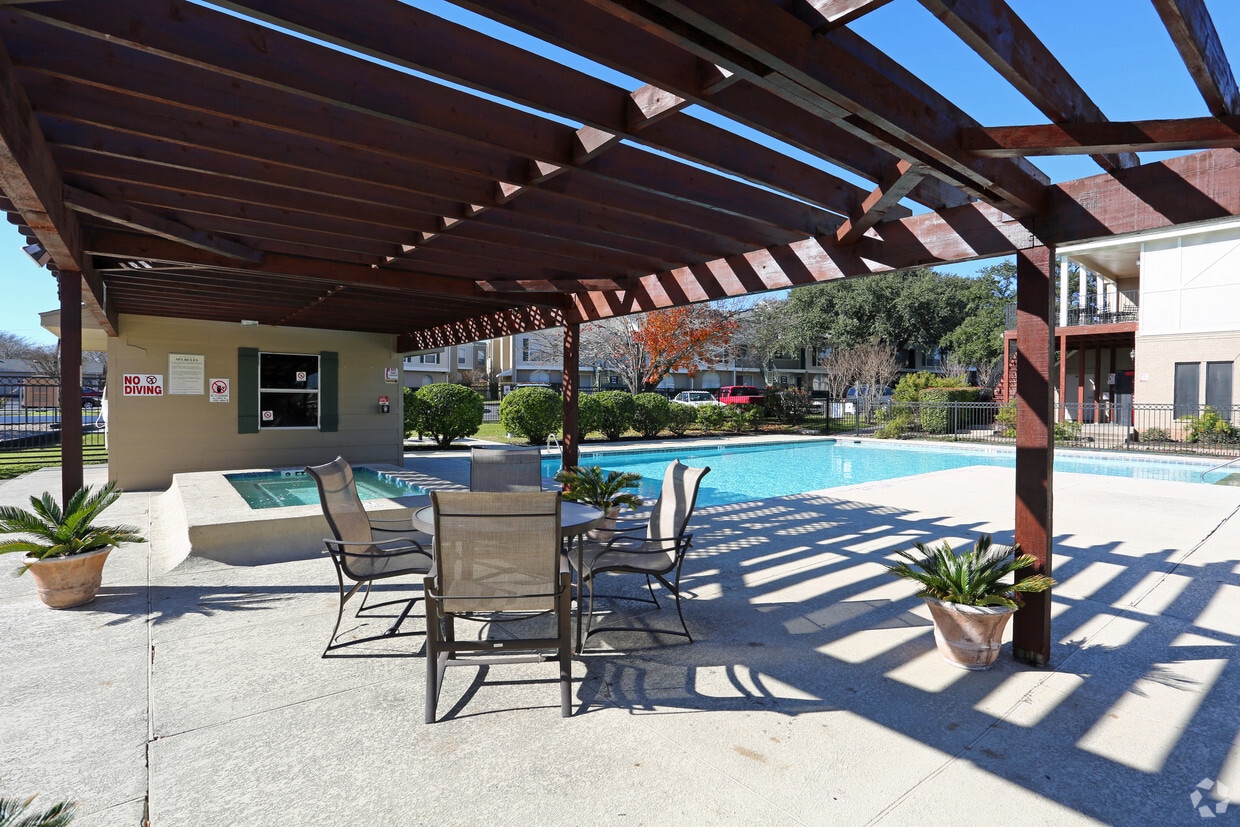 Chevy Chase Apartments Apartments Austin, TX