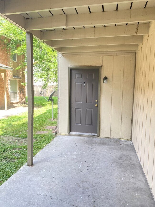 Building Photo - 1346 Jade Ave