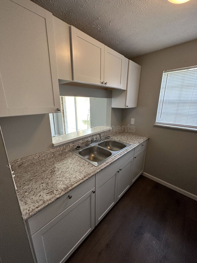 Photo - 6219 Graceland Ave Apartment