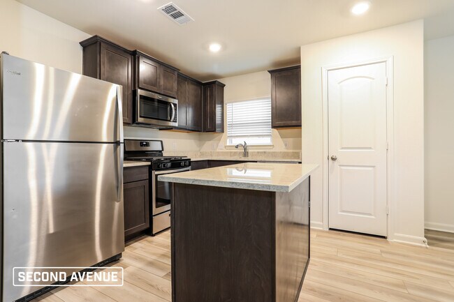 Foto del edificio - 1324 Woodwinds Dr