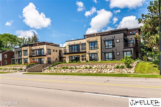 Building Photo - 452 W Stadium Blvd