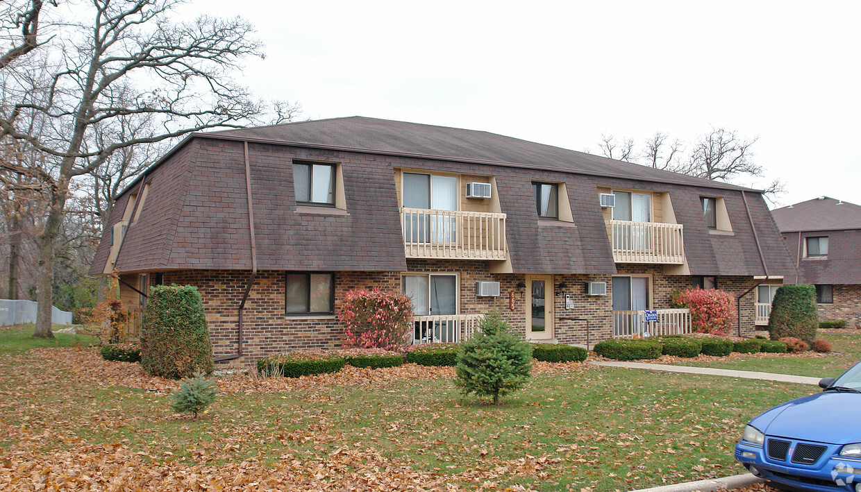 Building Photo - 665 Foxtree Cir