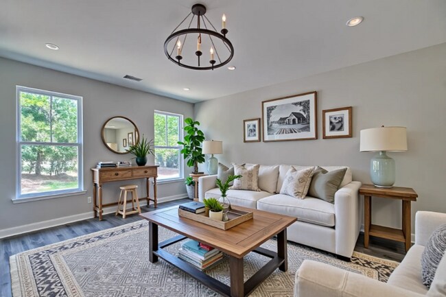 Foto del edificio - 692 Russell St