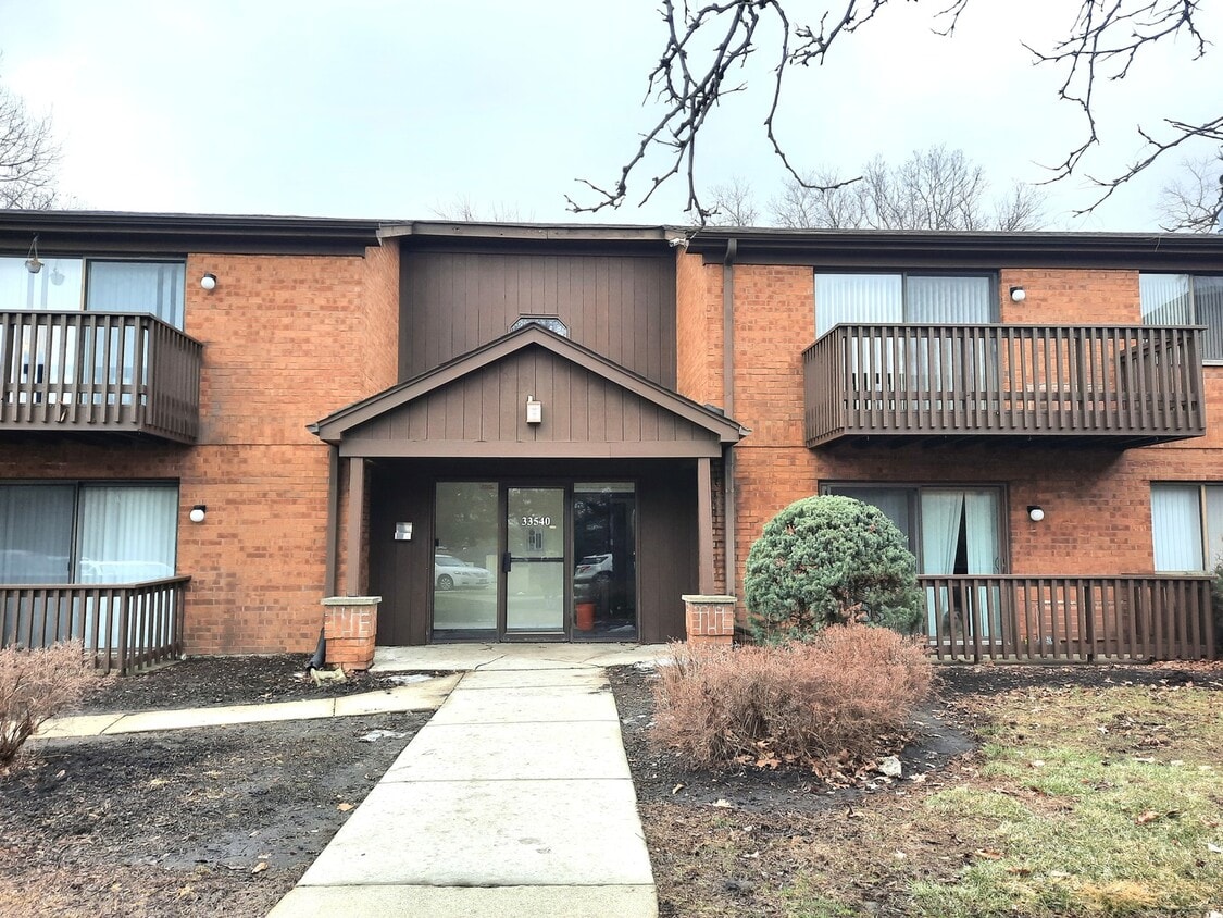 33540 N Royal Oak Ln Unit 204, Grayslake, IL 60030 Condo for Rent in Grayslake, IL