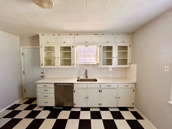 Foto del edificio - 2441 NW 32nd St