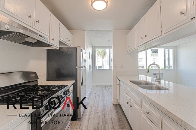Building Photo - 1500 S Gramercy Pl