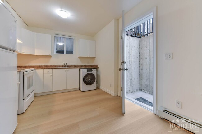 Photo du bâtiment - Bright 2 Bedroom Basement Suite in Quiet Cloverdale Location All Utilities Included