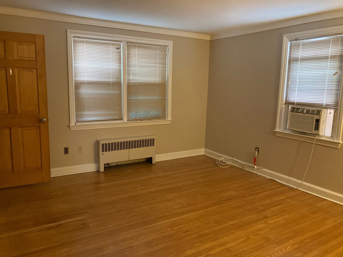 Living Room/Dining Room 1 - 6 Trent Rd