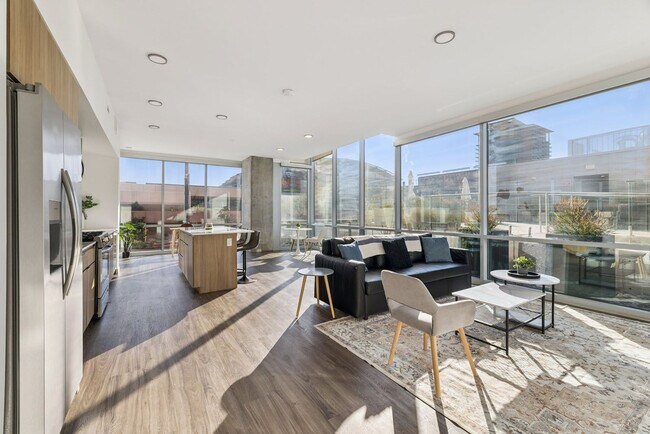 Building Photo - 222 E Jefferson St