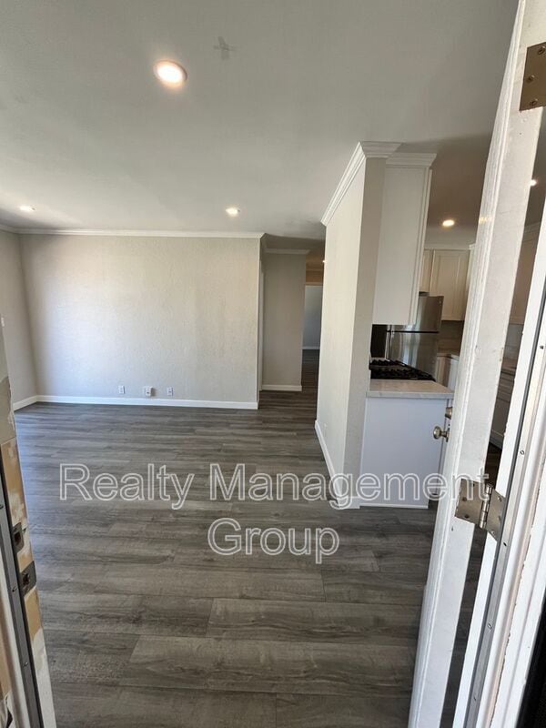 Building Photo - 4143 Van Dyke Ave