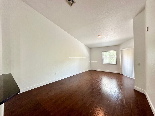 Foto del edificio - 7767 Sugar Bend Dr