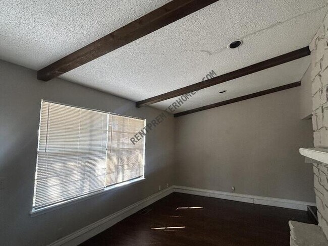 Foto del edificio - 7880 N 120th E Ave