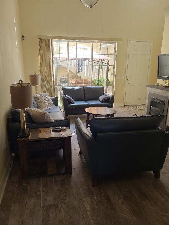 Foto del edificio - 539 Hedgewood Dr