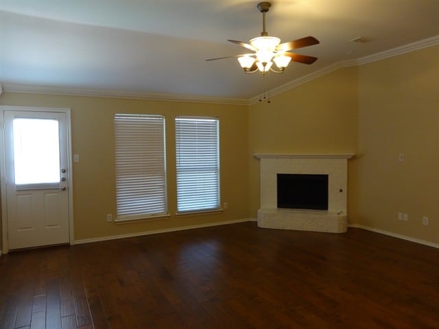 Building Photo - 915 Hidden Oaks Dr
