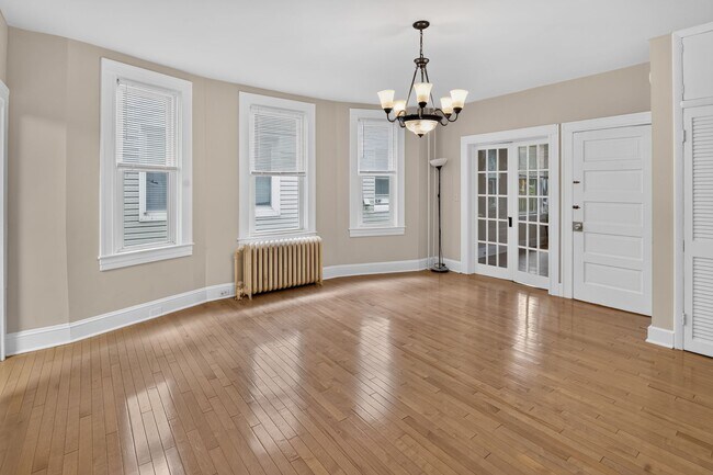 Building Photo - 421 Charter Oak Ave