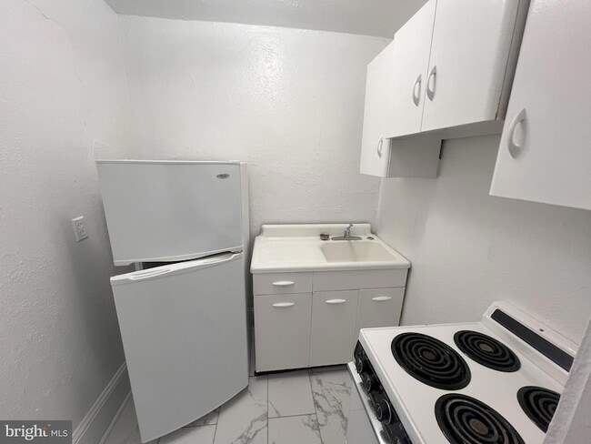 Building Photo - 318 S Braddock St