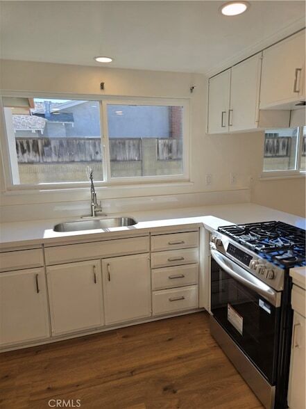 Foto del edificio - 6787 Emerson Dr