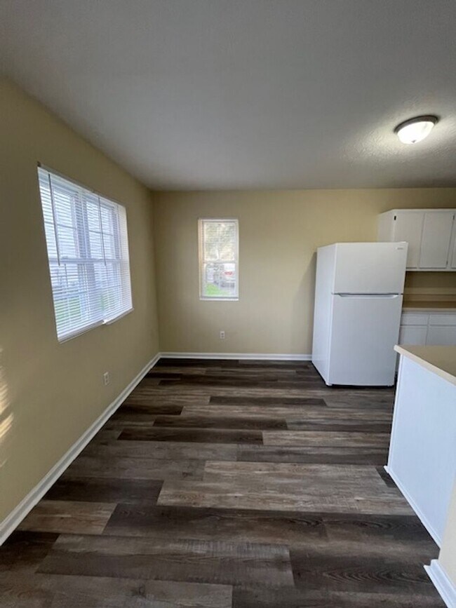 Building Photo - 164 Grinder Ct