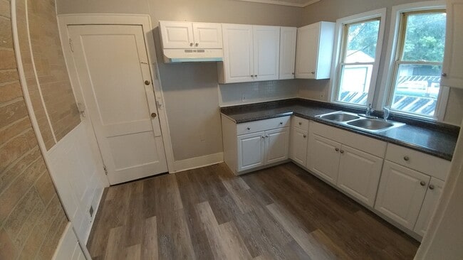 Building Photo - 144-144 Ohio St