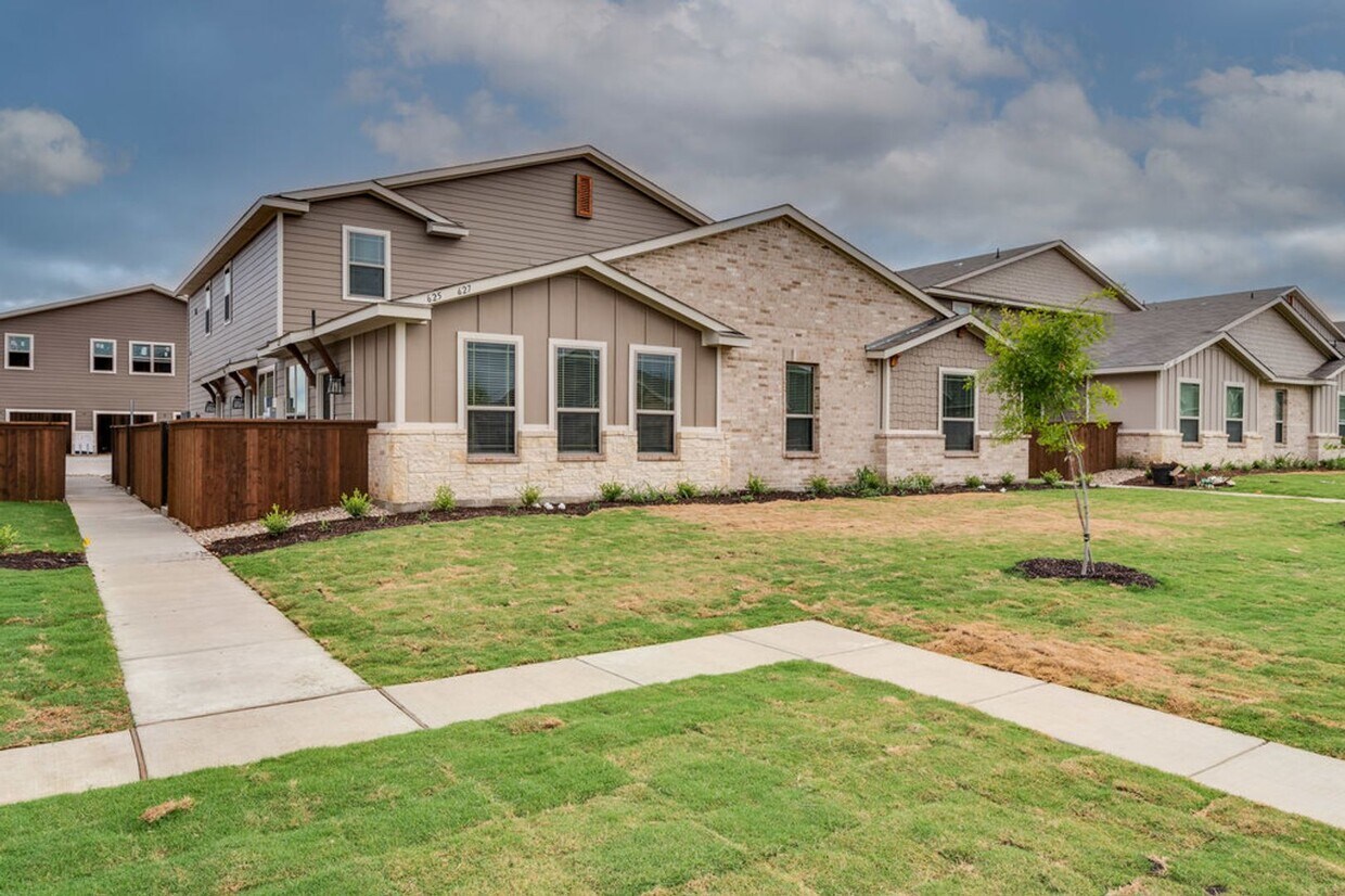 625 Harvest Moon Dr, Venus, TX 76084 House Rental in Venus, TX