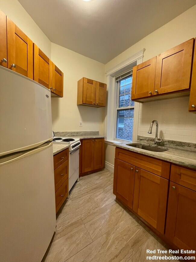 Building Photo - 29 Park Dr