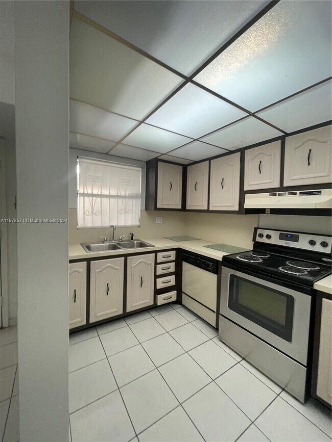 Foto del edificio - 30 NW 87th Ave