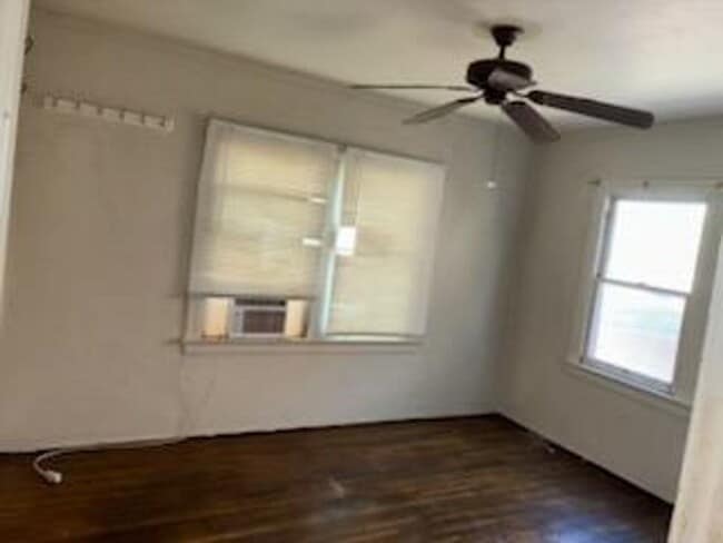 Foto del edificio - 2528-2530 Park Way