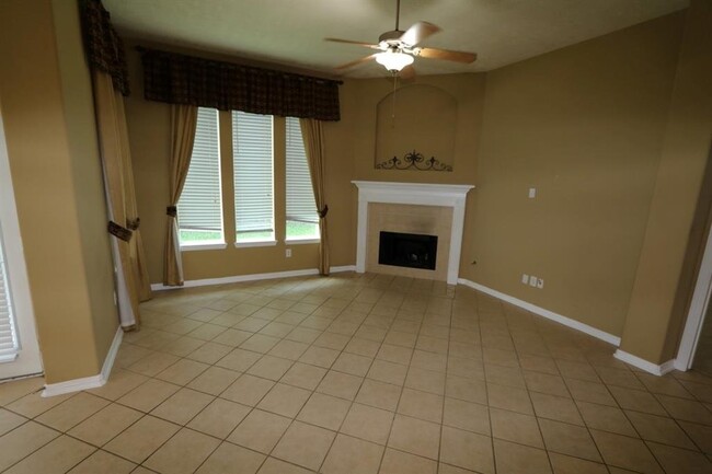 Foto del edificio - Shadow Falls Lane, Pearland, TX 77584 - 3 ...