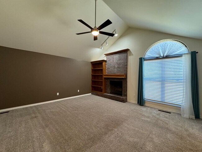 Foto del edificio - 308 N Lockeport Dr