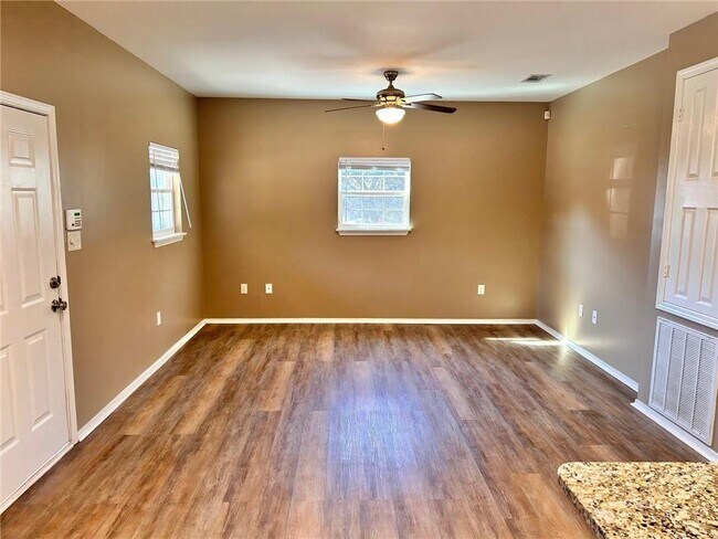 Foto del edificio - 5640 Mounthill Ct