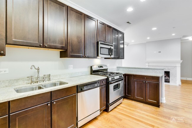 Building Photo - 634 Hinman Ave