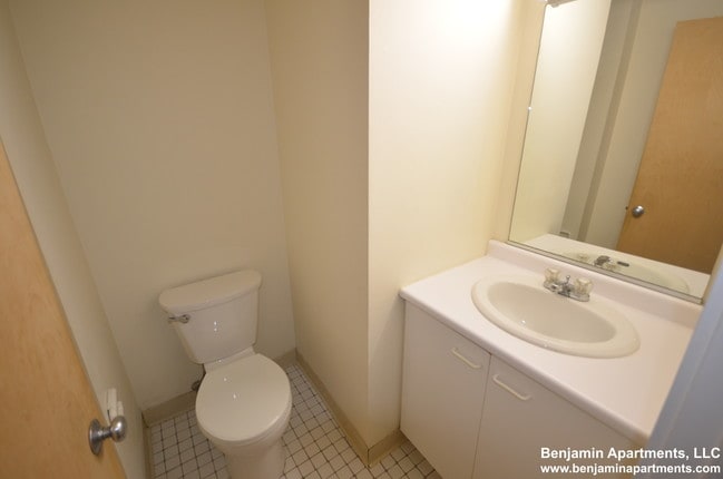 Building Photo - 150 N Beacon St