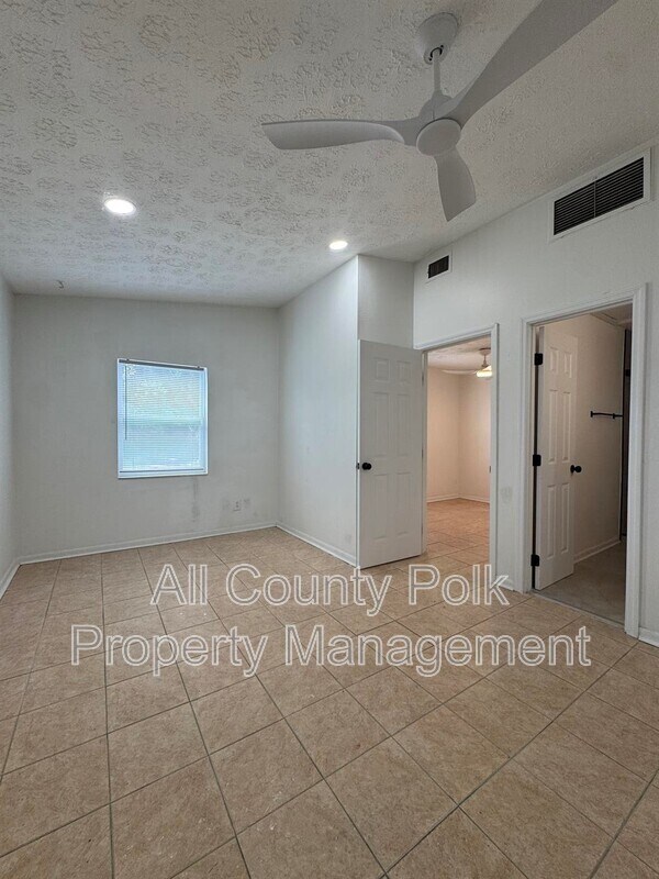 Foto del edificio - 3020 Galaxy Ln