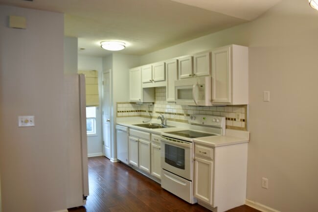 Foto del edificio - 1511 Willoughby Pk Ct