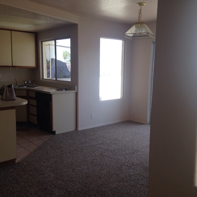 Building Photo - EXECUTIVE STYLE CONDO
