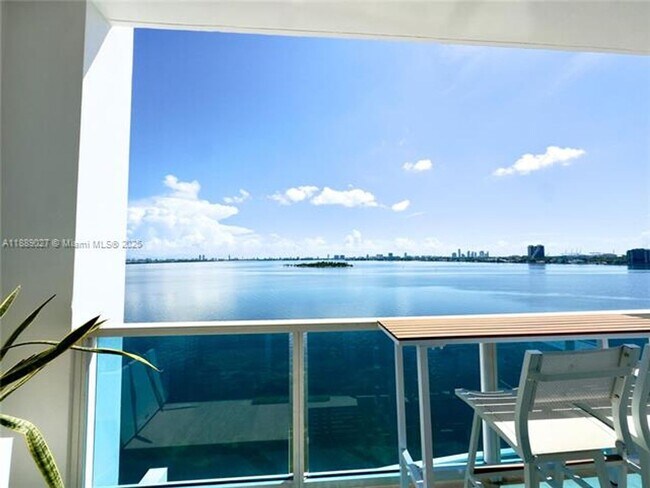 Foto del edificio - 725 NE 22nd St