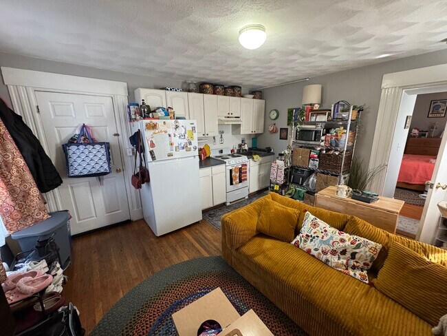 Foto del edificio - 639 Somerville Ave