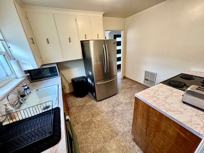 Foto del edificio - 715 Loma St